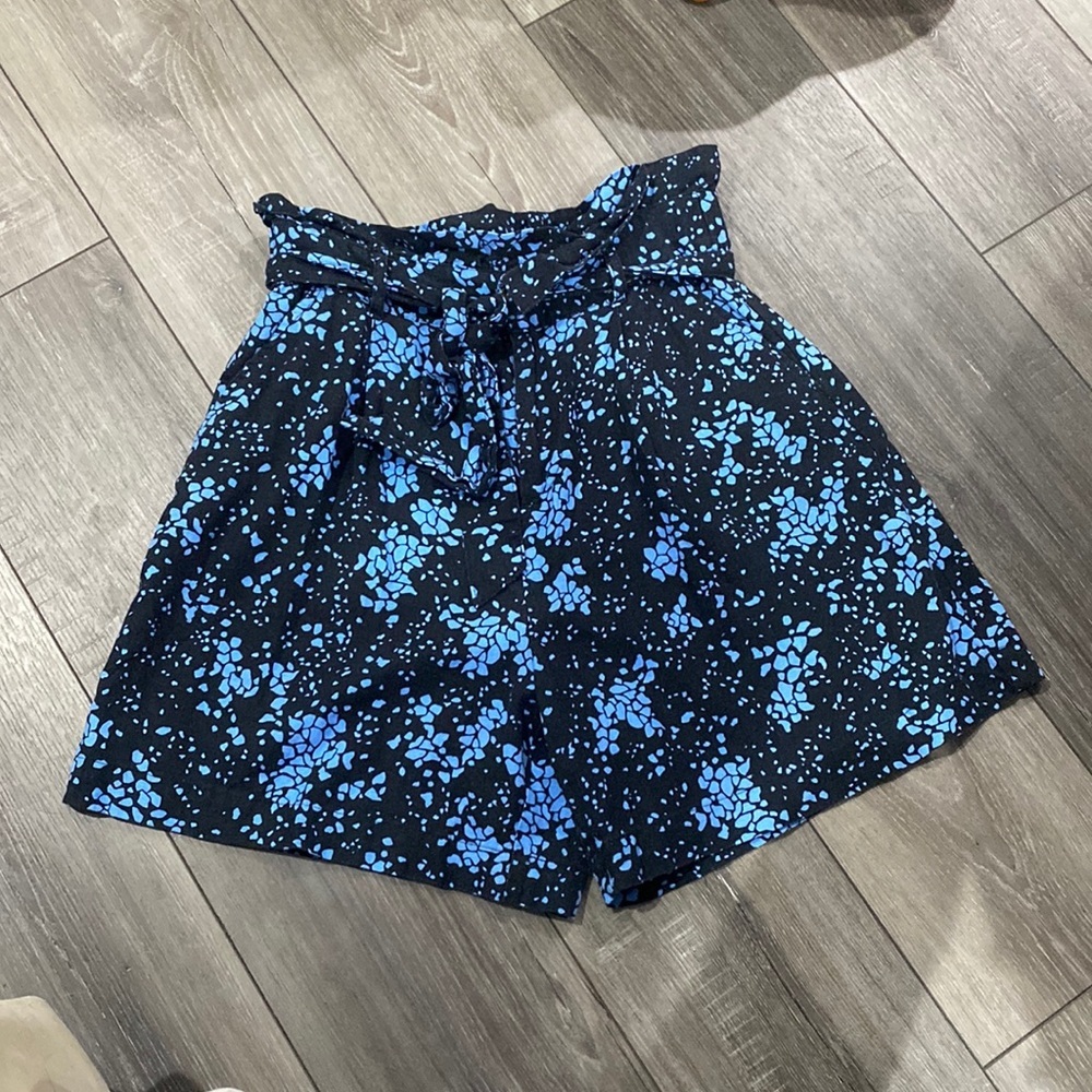 Who What Wear Womens Bermuda Walking Shorts Blue Starscape Floral‎ Belted